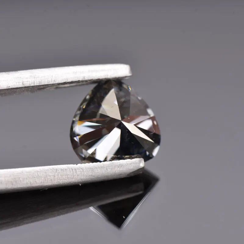 Moissanite VVS1 Artificial Stone Grey Color Heart Cut with Certificate Wholesale Hand Cutting